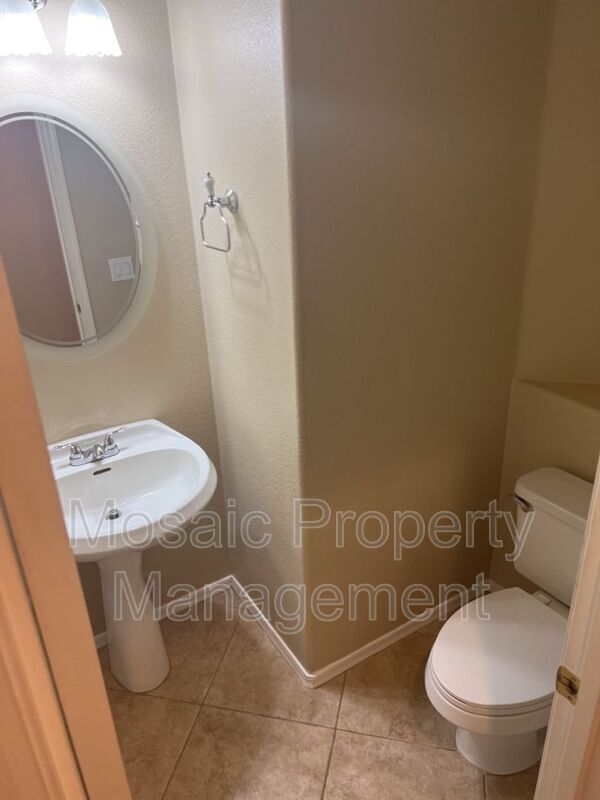 Building Photo - 3938 E Remington Dr