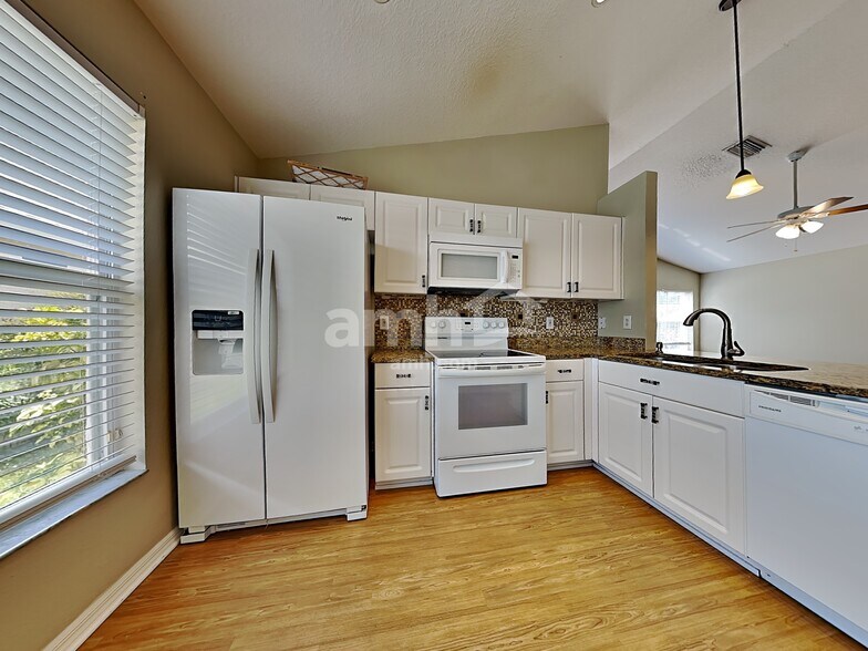 Building Photo - 517 Summer Sails Dr