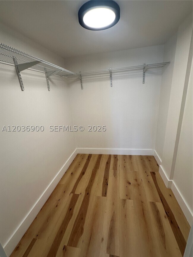 Building Photo - 10090 NW 80th Ct