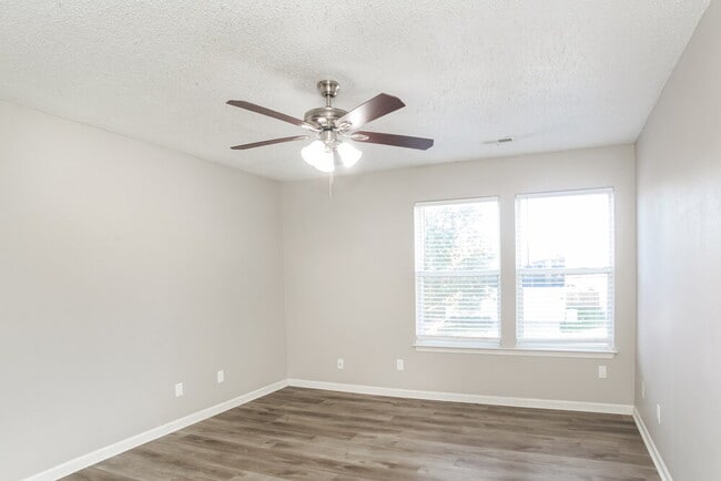 Building Photo - 4509 Connaught E Dr