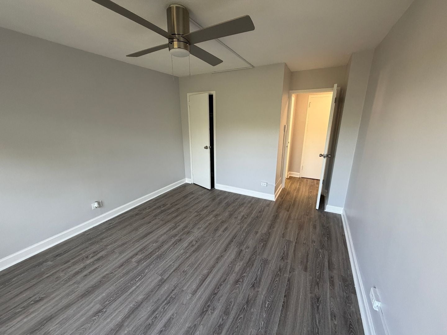 Building Photo - 7254 N Ridge Blvd