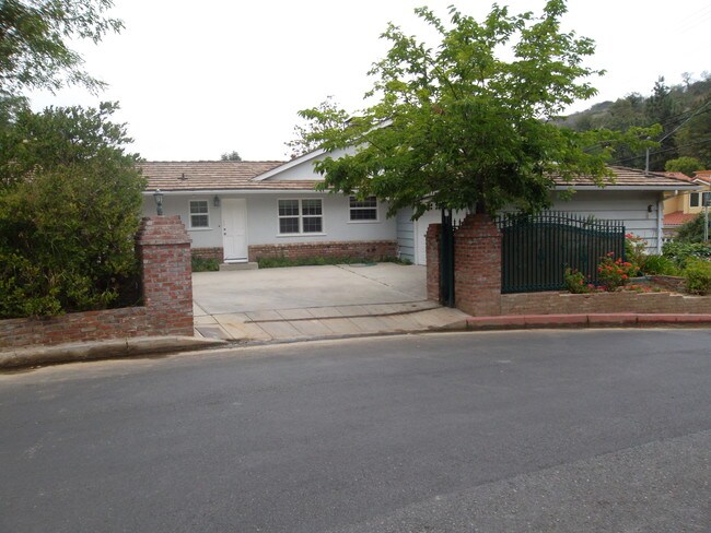 Building Photo - 3751 Stone Canyon Ave