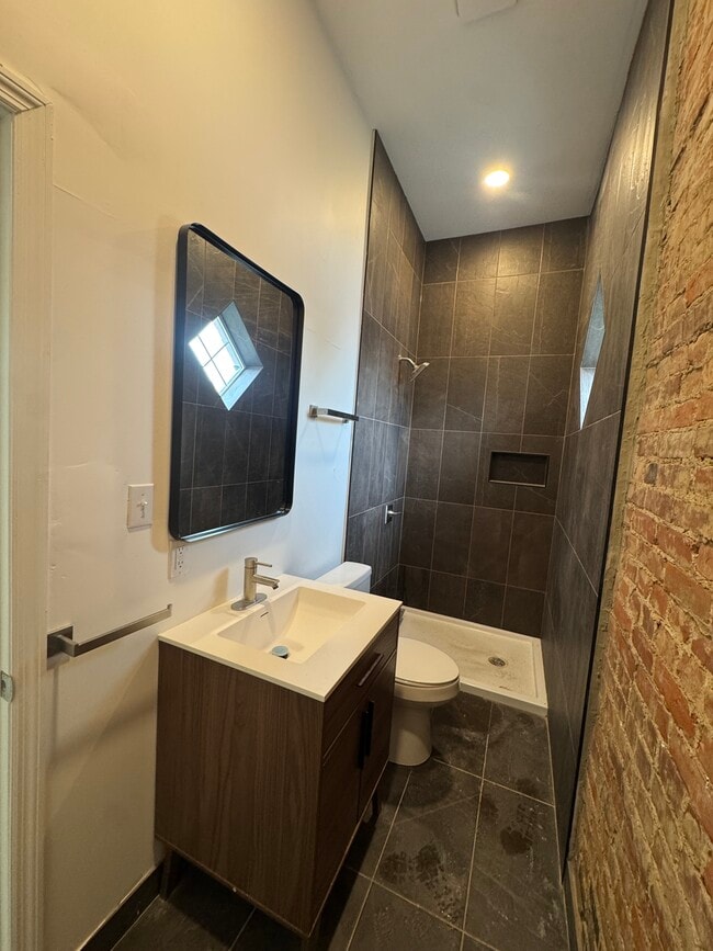 Building Photo - 839 S Jackson St