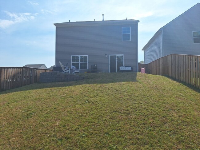 Building Photo - Lovely Four Bedroom Home  Appropriately 5 Minutes Away from Gate Ft Jackson and 30 Minutes from S...