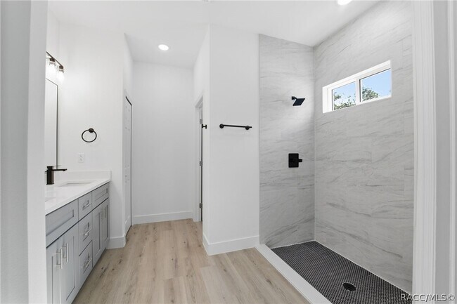 Building Photo - 2275 W Linden Dr