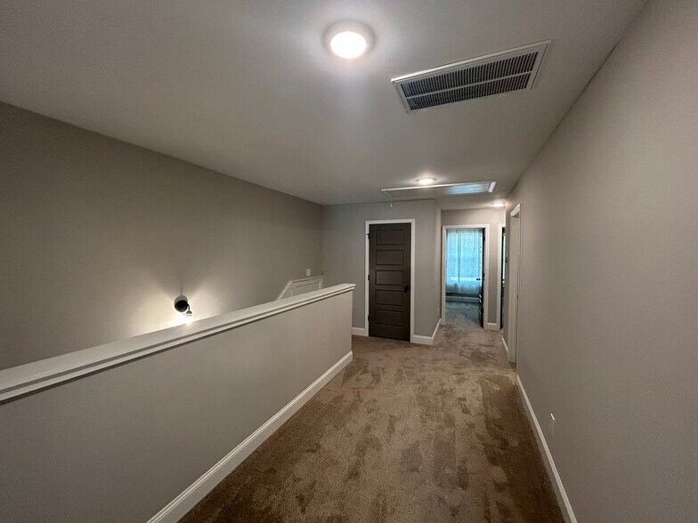 Building Photo - 163 Susan Lynn Dr