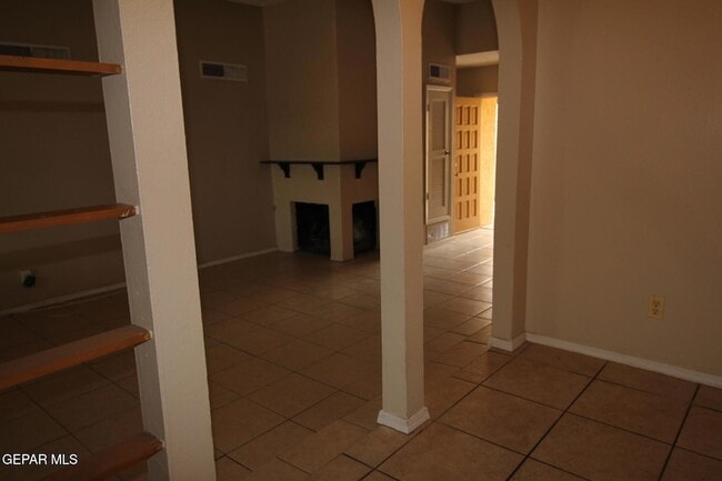 Building Photo - 10711 Ivanhoe Dr