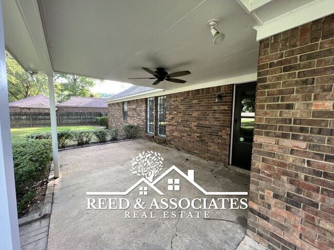 Building Photo - Renovated Collierville Home!