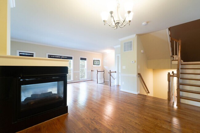 Building Photo - Stunning Centreville Townhome With Excellent Commuter Access