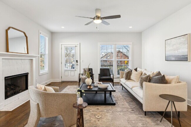 Building Photo - Grandeur in Germantown!