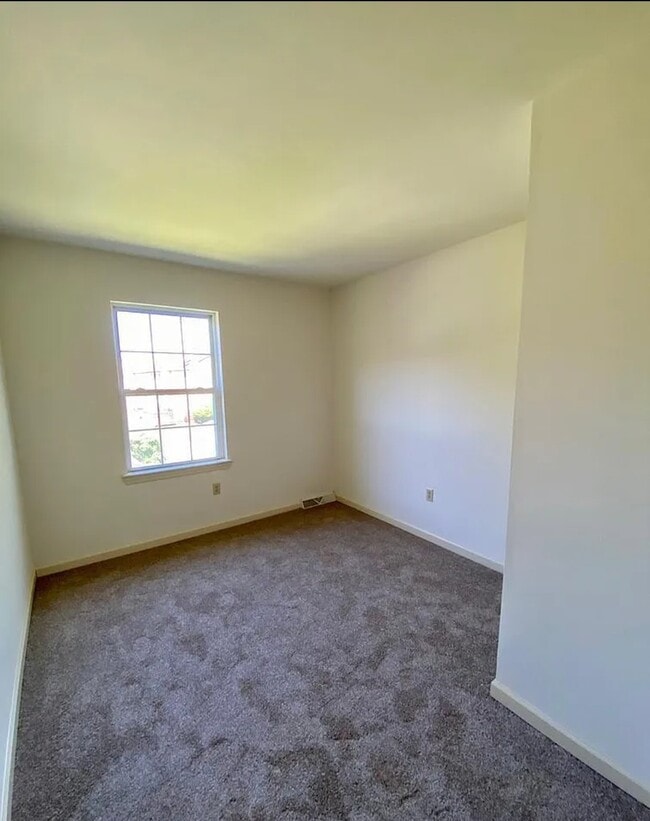 Building Photo - 6605 Hollow Dr