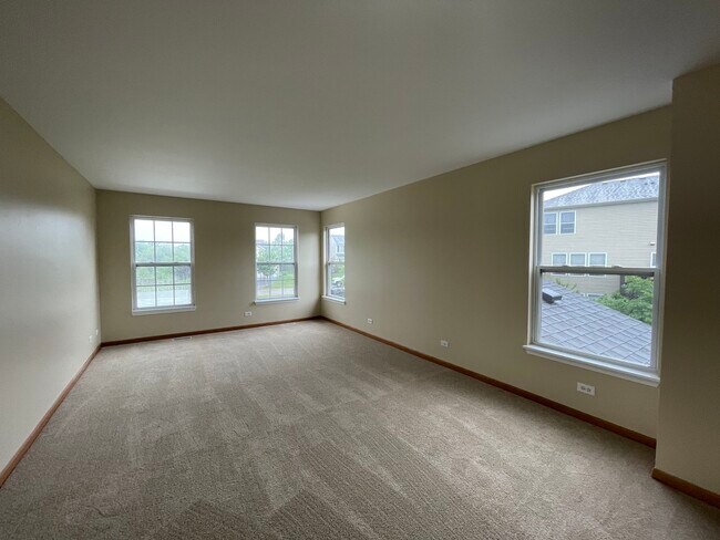 Building Photo - 649 Linda Ct