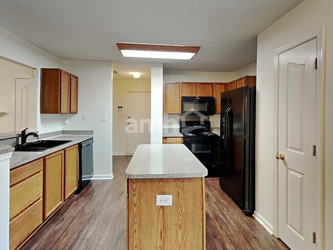 Building Photo - 7739 Sullivans Trace Dr