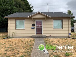 Building Photo - Centrally located Cozy Rambler in Tacoma!