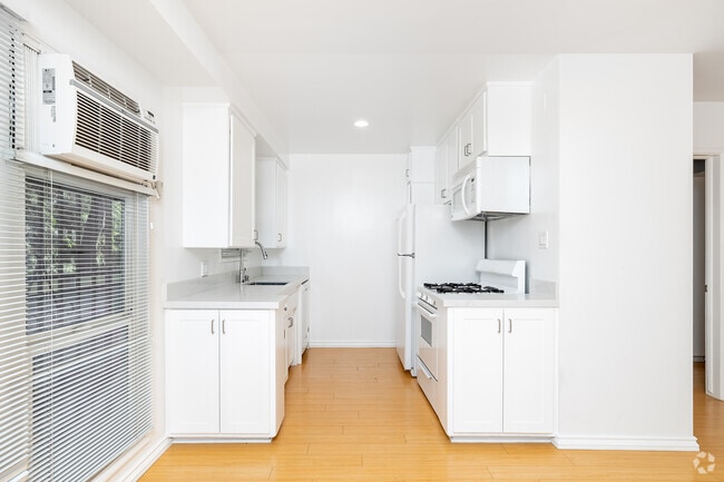 Kitchen - Sunset Lanai Apartments