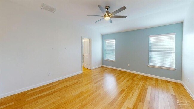 Building Photo - 112 Esparza Ct