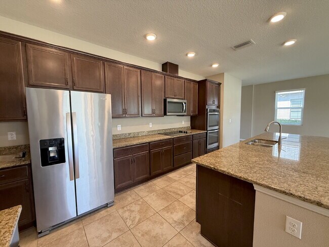 Building Photo - Spacious 4-Bedroom Retreat with additional office/den in the Heart of Trinity!