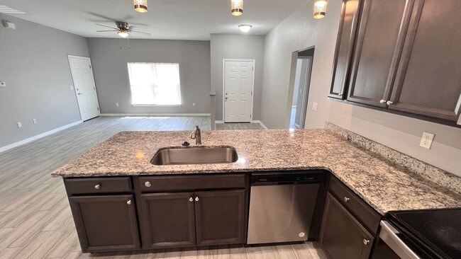 Building Photo - Beautiful 3 Bedroom, 2 Bathroom Home in Pa...