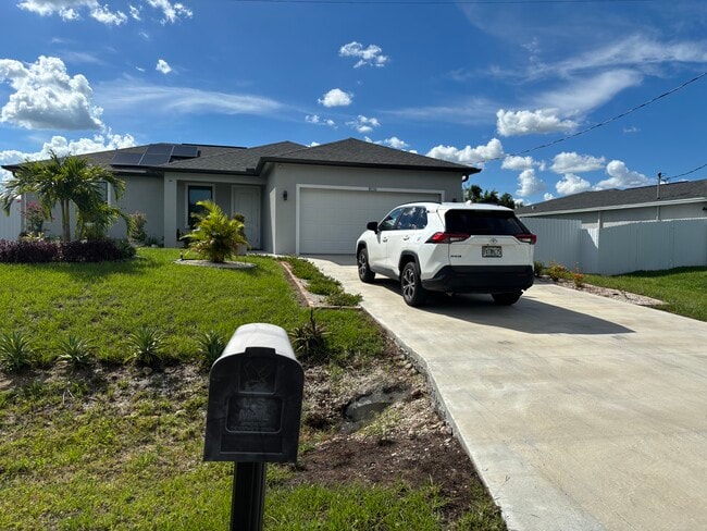 Front House - 8036 Oakleaf Cir