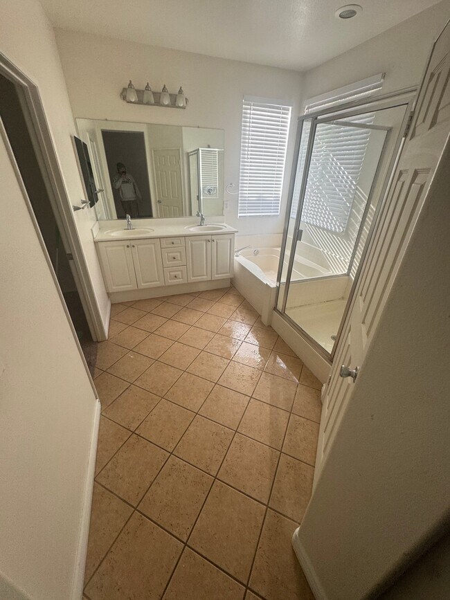 Building Photo - 39328 Bonaire Way