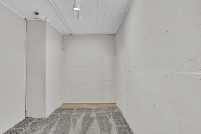 Building Photo - 2551 Park Rd