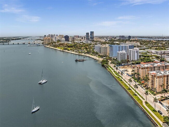 Building Photo - 1801 N Flagler Dr