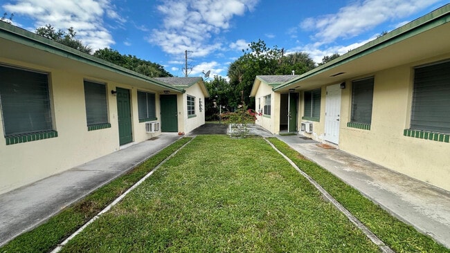 Building Photo - 719 SE 16th St