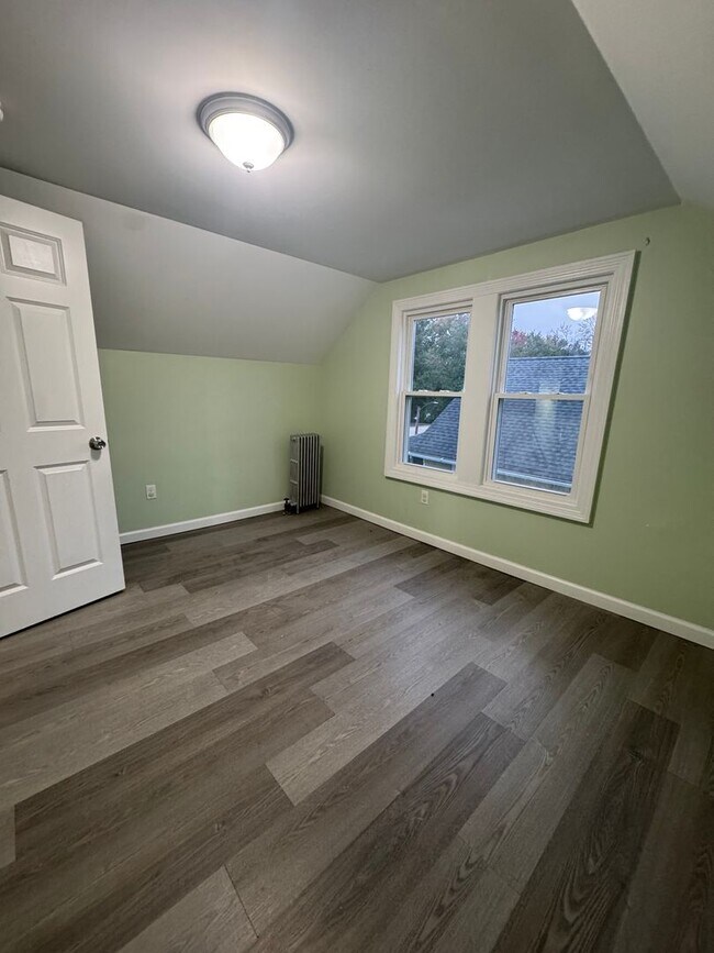 Building Photo - Kenyon Street