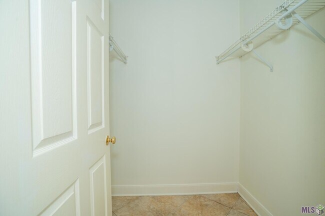 Building Photo - 12386 River Highlands Dr