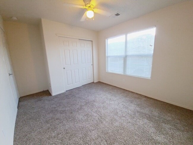 Building Photo - MOVE IN SPECIAL! 1/2 off 2nd months rent! Cute 3 bed, 2 bath home in Huning Ranch