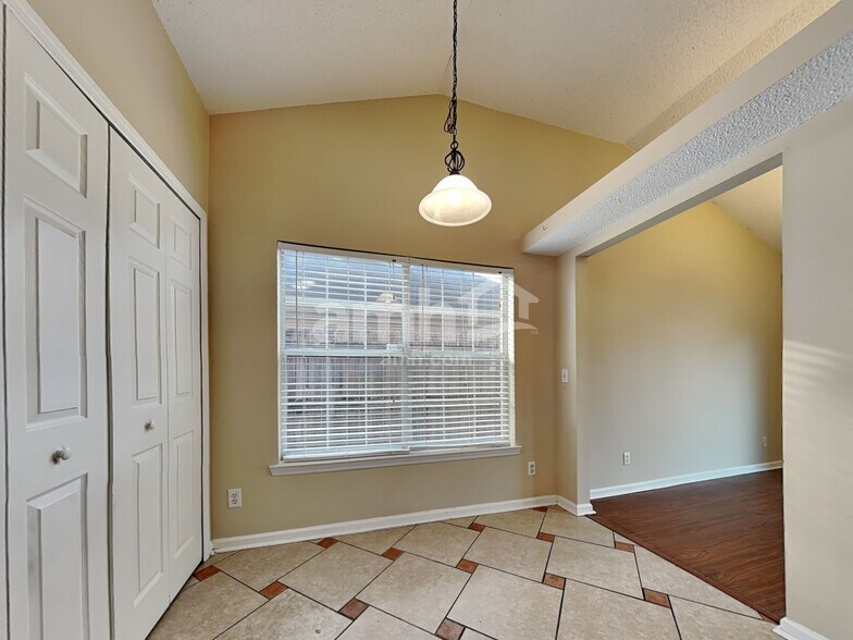 Building Photo - 3 Mallorys Ct