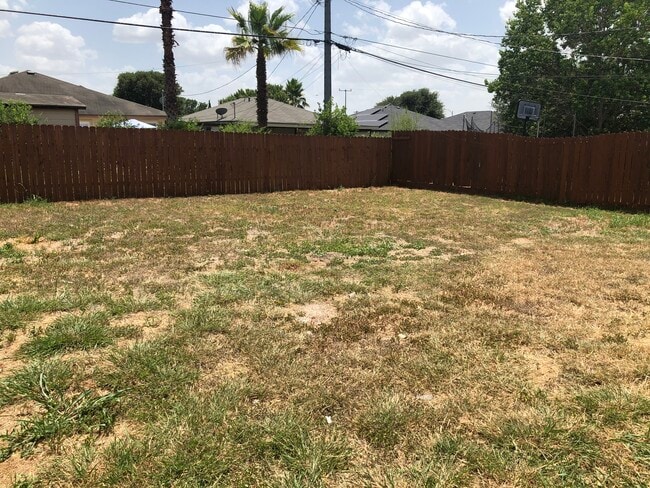 Building Photo - 208 La garde St