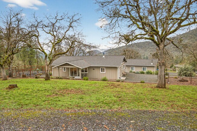 Building Photo - 860 Humbug Creek Rd