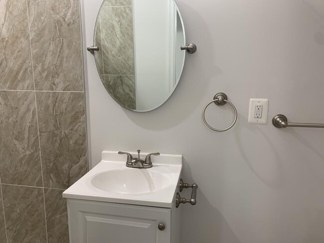 Building Photo - 1223 16th St NE