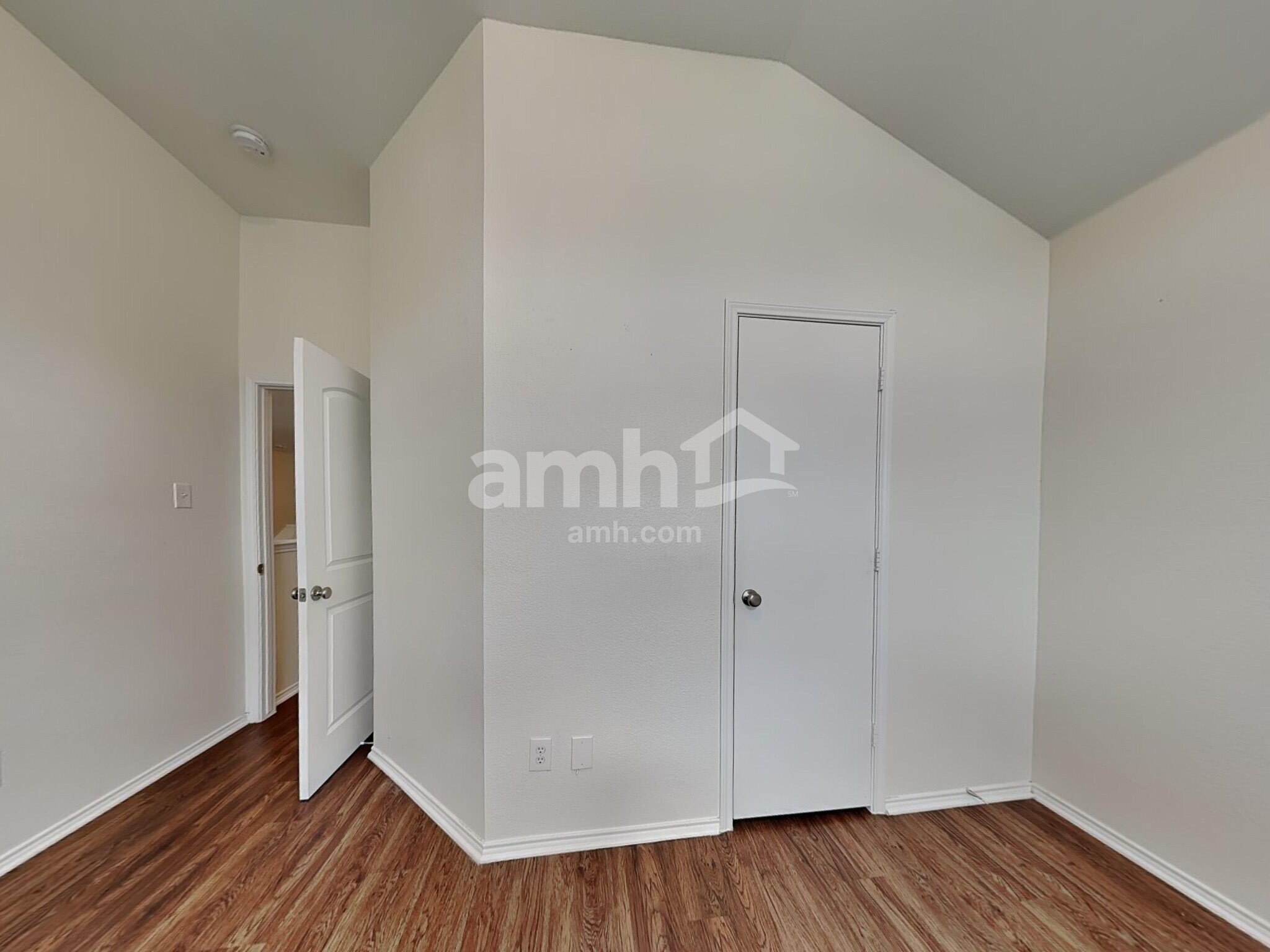 Building Photo - 1036 Cove Hollow Dr