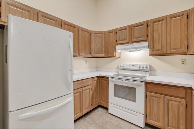 Building Photo - 6016 Pompano St