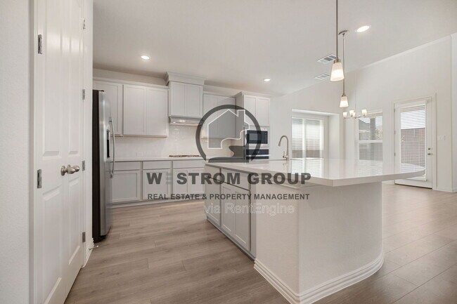 Building Photo - 912 Alberta Spruce Rd