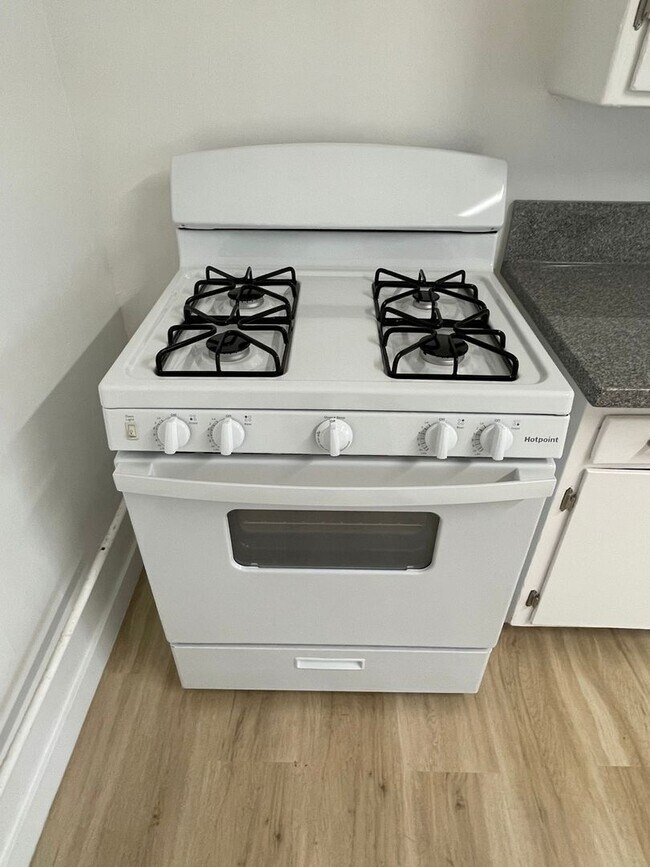 Building Photo - 15550 Vanowen St