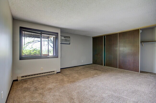 Building Photo - 2224 Oneida St