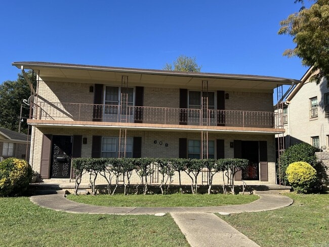 Primary Photo - 609 Chickadee Dr