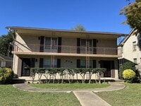 Building Photo - 609 Chickadee Dr