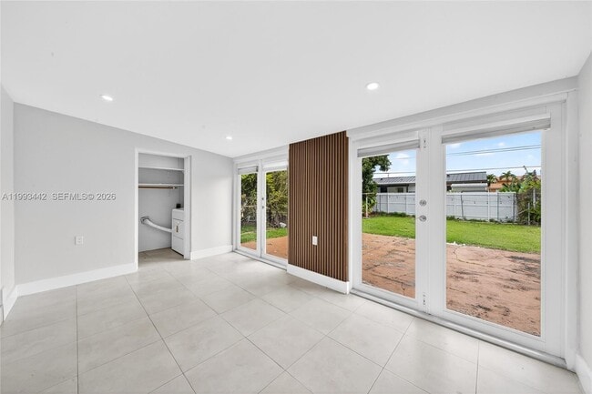 Building Photo - 7261 SW 21st St