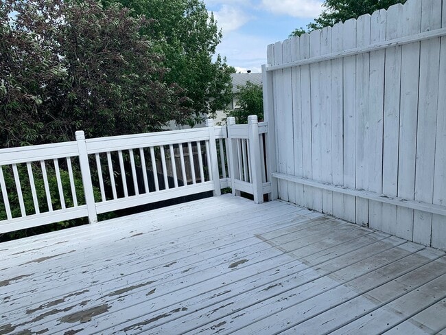 Building Photo - 3 Bedroom Twinhome