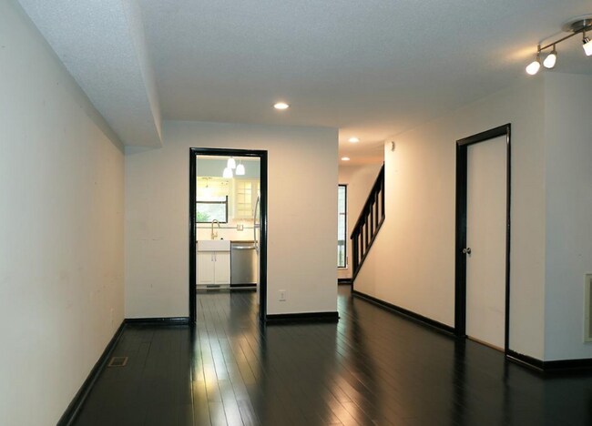 Building Photo - 140 Beechwood Dr