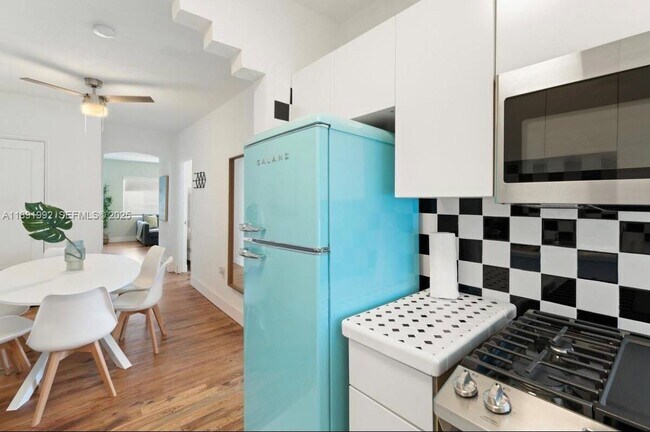 Building Photo - 7721 Harding Ave