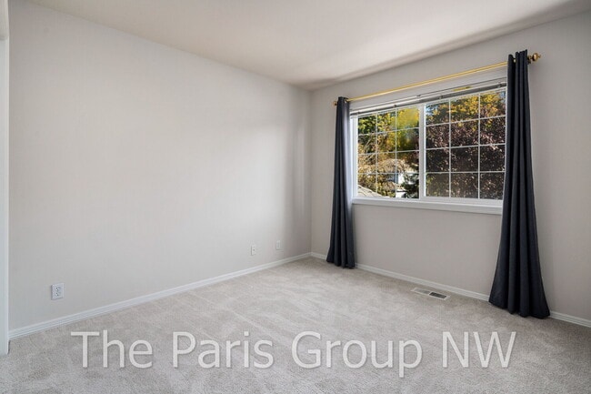 Building Photo - Extraordinary 3463sf Newcastle Home * Amazing Outdoor Spaces * A/C