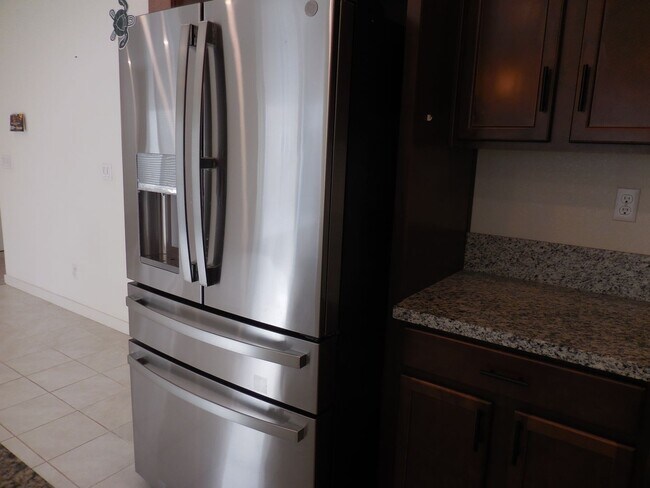 Building Photo - Spacious 3-Bedroom Dixon Home with Loft, Solar & Open Floor Plan