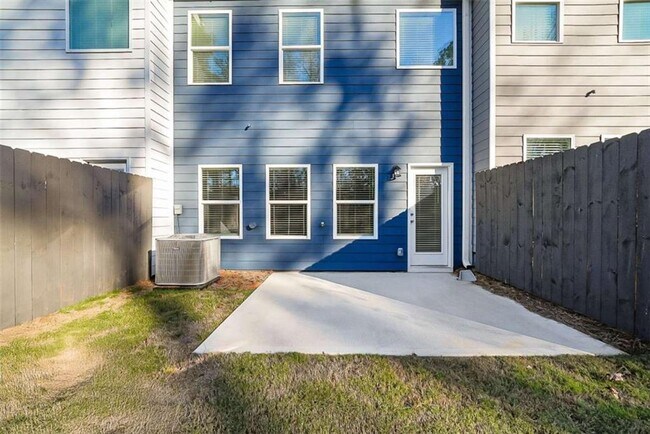 Building Photo - 1328 Riverstone Rd