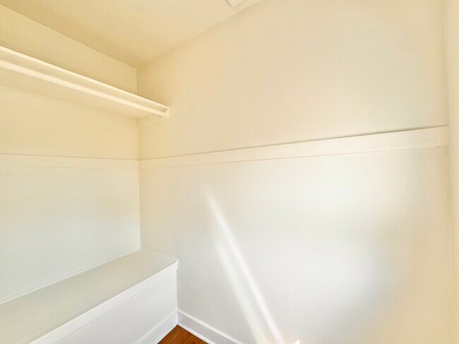 Building Photo - 1415 N Hobart Blvd