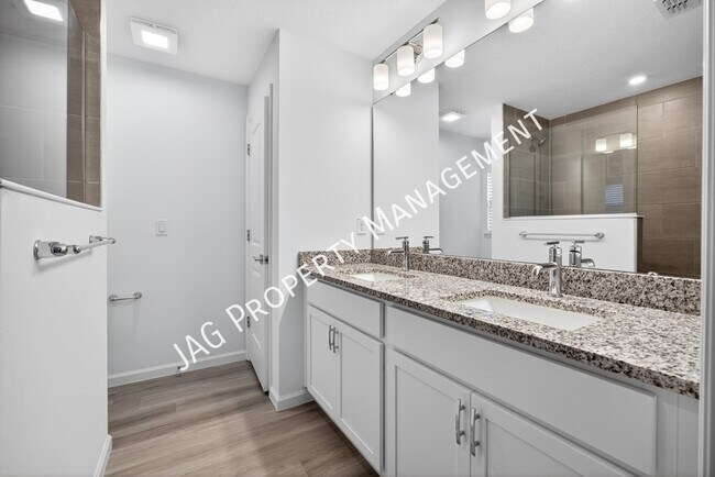 Building Photo - 728 Cornelia Ave SE